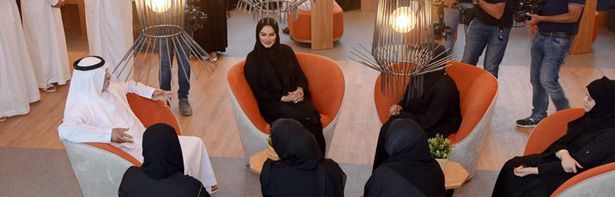 خلال افتتاح كافيه السعادة بديون عام الوزارة بأبوظبي نهيان بن مبارك: السعادة سلوك يُنتج بيئة عمل مناسبة للإبداع والابتكار والاجتهاد
