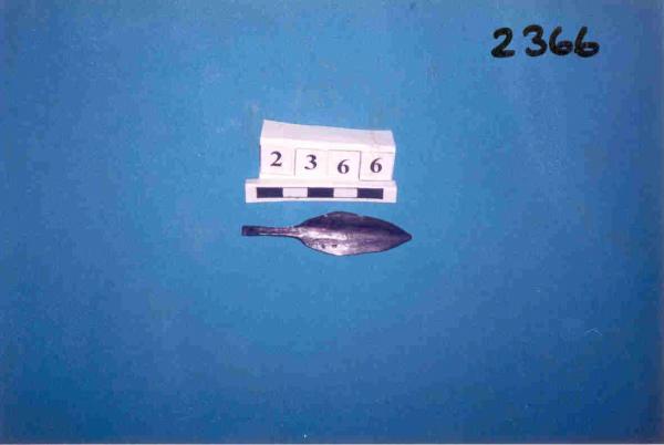 712