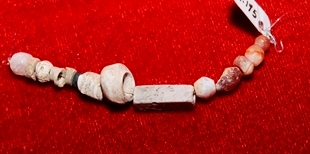 810