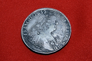 943